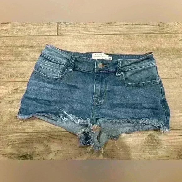 Kendall & Kylie Jean shorts size 27 - Picture 1 of 3